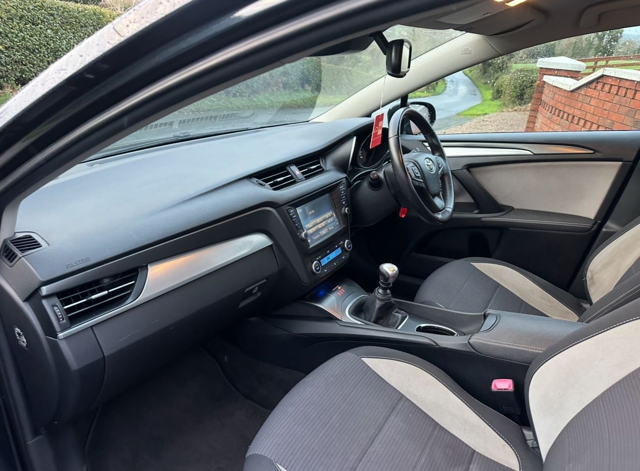 2017 Toyota Avensis Business Edition